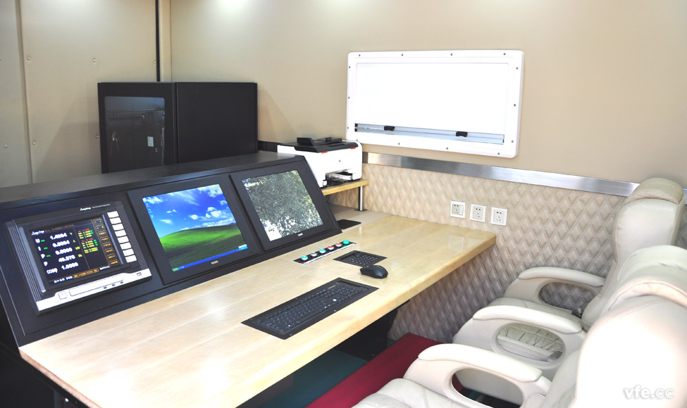 移動(dòng)式高壓電機(jī)能效計(jì)量檢測平臺內(nèi)部操控臺 移動(dòng)式高壓電機(jī)能效計(jì)量檢測平臺內(nèi)部操控臺